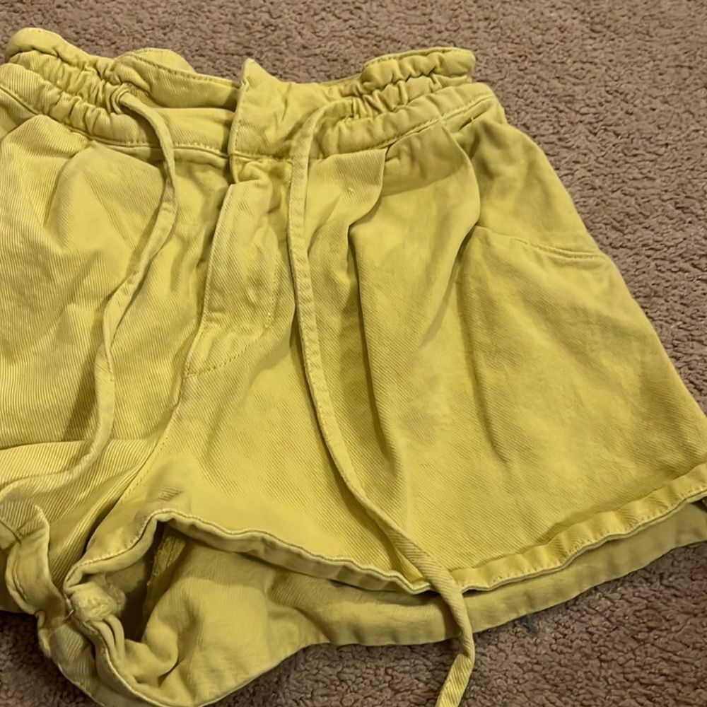 Zara small yellow shorts‎ - Picture 4 of 6
